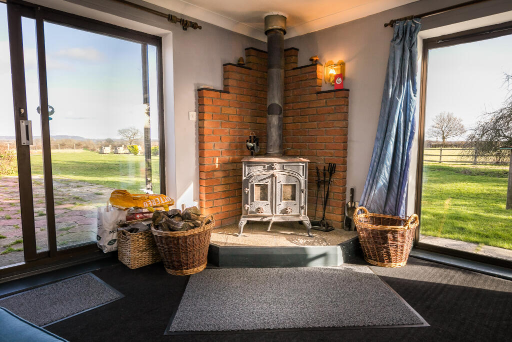 5 bedroom bungalow for sale in Bowling Bank, Wrexham, LL13