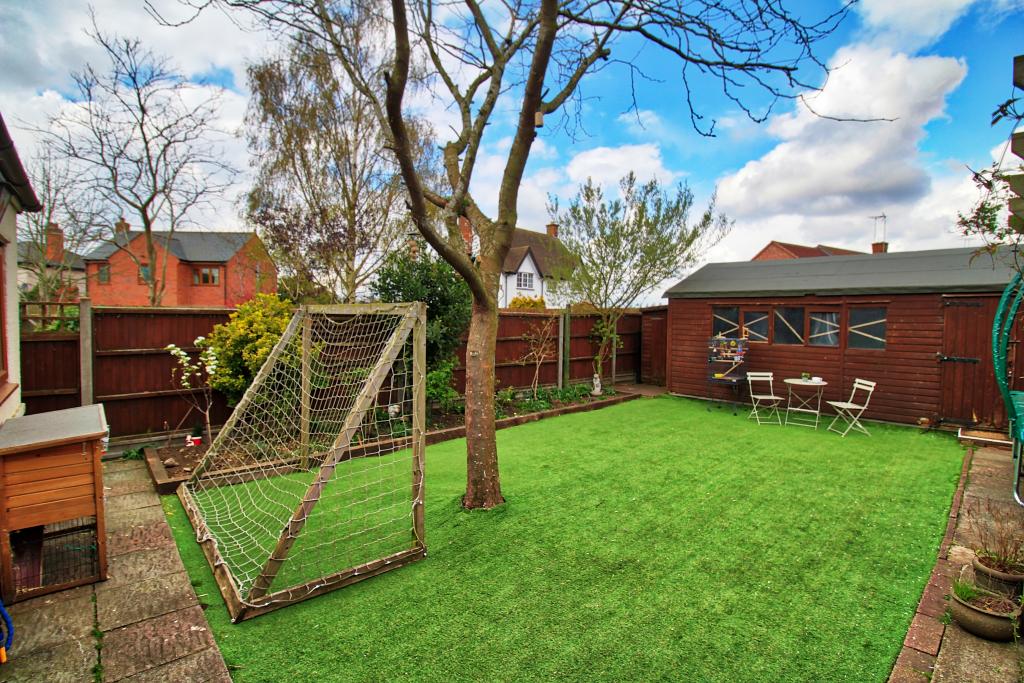 Image: https://media.rightmove.co.uk/205k/204698/90666670/204698_232957_IMG_17_0000.jpeg