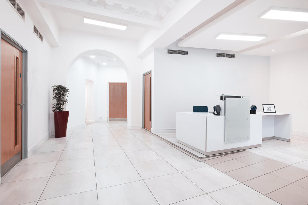 Main image of property: 176 Tower Bridge Road, London, SE1 3LU