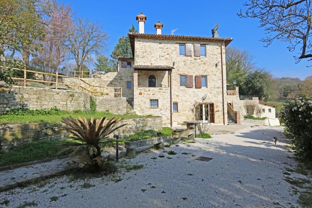 4 bedroom farm house for sale in Todi, Perugia, Umbria, Italy