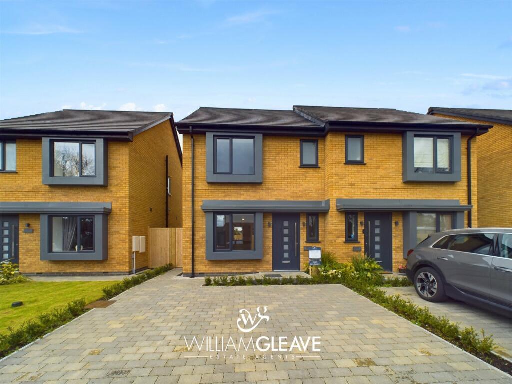 3 bedroom semidetached house for sale in Mold Road, Buckley