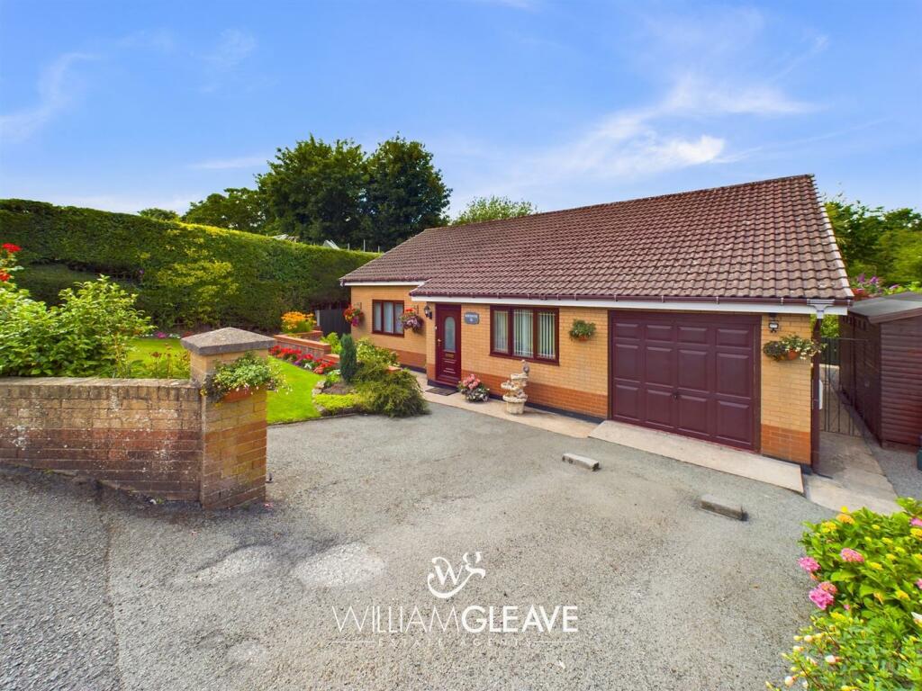 2 bedroom bungalow for sale in Little Mountain Road, Buckley