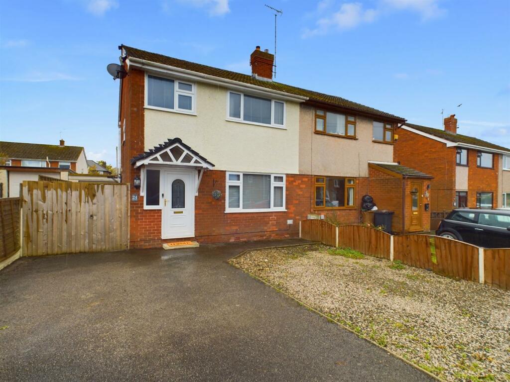 3 bedroom semidetached house for sale in Pren Avenue, Mynydd Isa, Mold