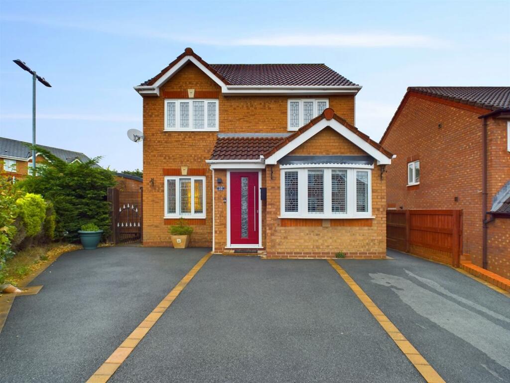 4 bedroom detached house for sale in Forest Walk, Buckley, CH7