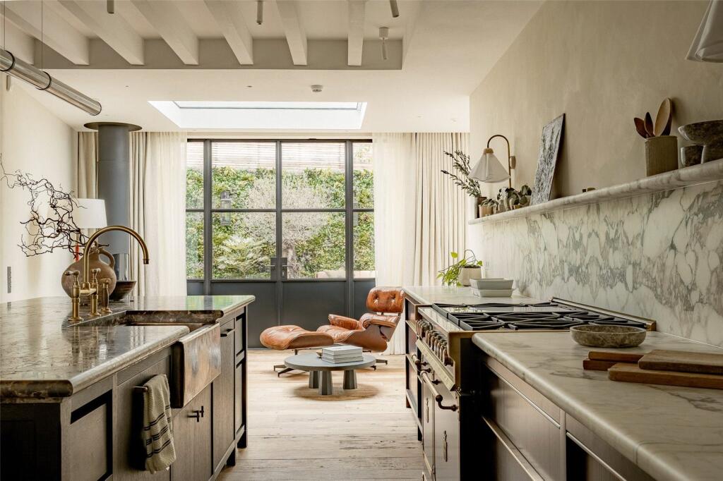 Main image of property: Pembridge Mews, Notting Hill, London, W11