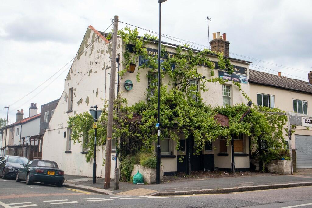 Main image of property: LONDON - CLOSED PUB WITH POTENTIAL FOR DEVELOPMENT