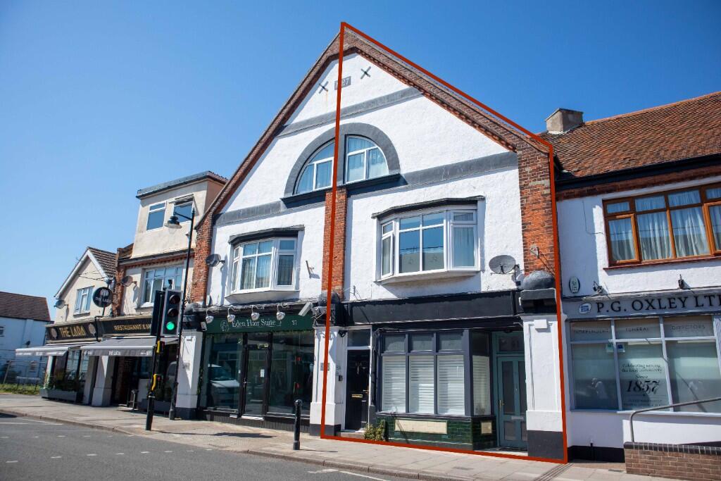 Main image of property: ESSEX - FOUR BEDROOM HOLIDAY LET & ONE BEDROOM FLAT