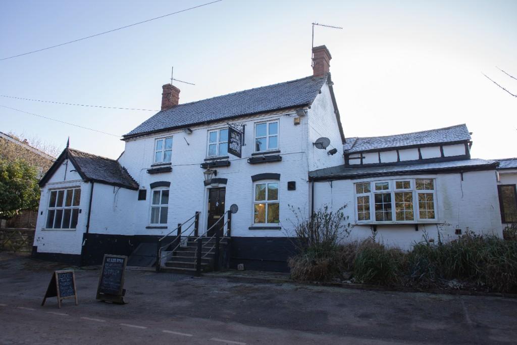 Pub for sale in Herefordshire/worcestershire Border 16TH Century Pub