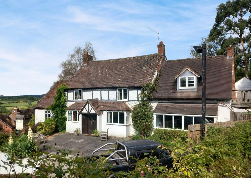 Main image of property: SHROPSHIRE/WORCESTERSHIRE BORDERS - CHARACTER 'BLACK AND WHITE' VILLAGE INN