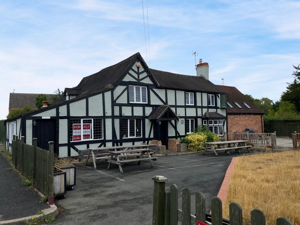 Main image of property: WORCESTERSHIRE - TRADITIONAL BLACK & WHITE VILLAGE PUB