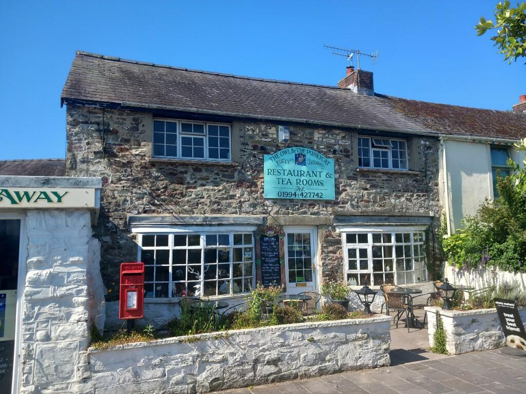 Main image of property: CARMARTHENSHIRE - WELL ESTABLISHED TEAROOM IN BUSY COASTAL TOURIST LOCATION OPPOSITE OUTSTANDING MEDIEVAL CASTLE
