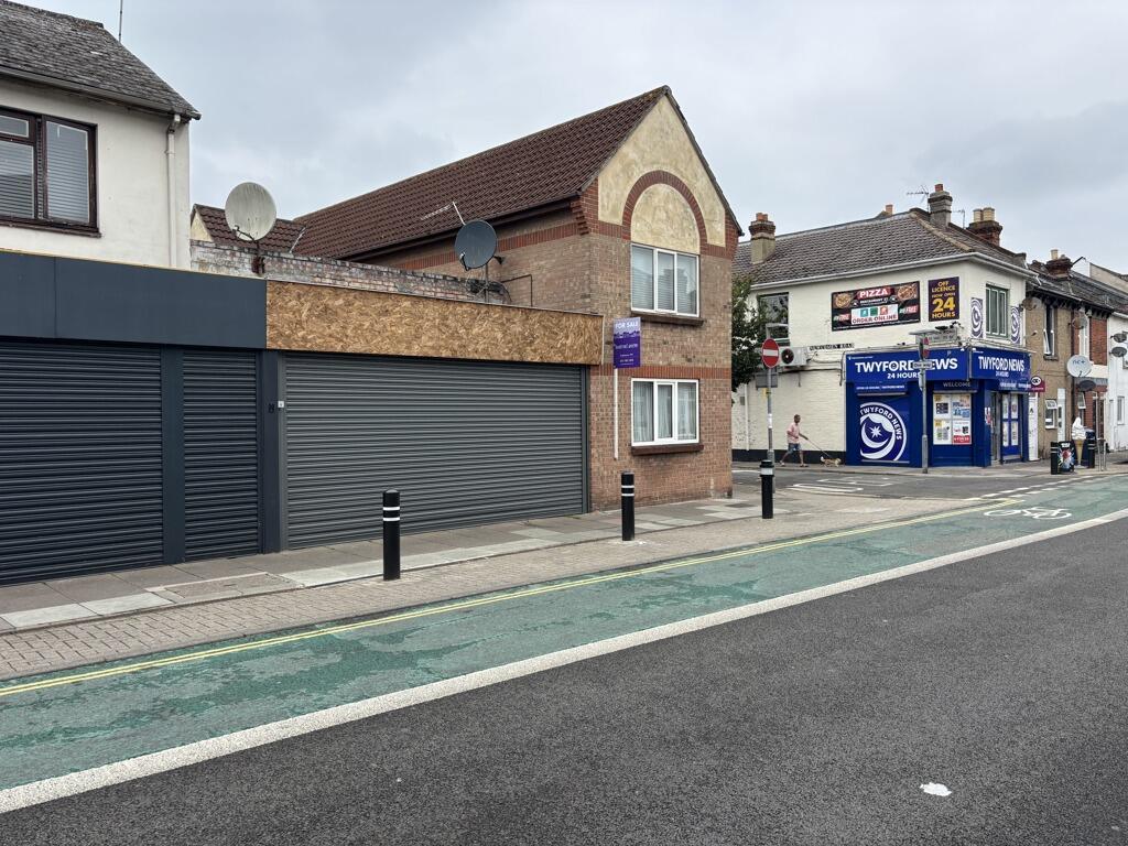 Main image of property: 201 Twyford Avenue, Portsmouth, Hampshire, PO2 8HZ