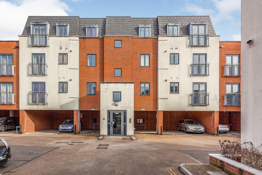 1 bedroom flat for sale in Barnes Mews, Horsham, West Sussex