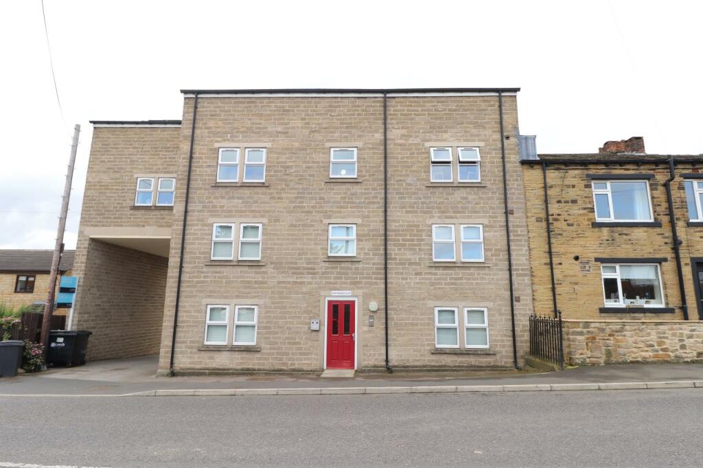 2 bedroom flat for rent in Roker Lane, Pudsey, West Yorkshire, UK, LS28