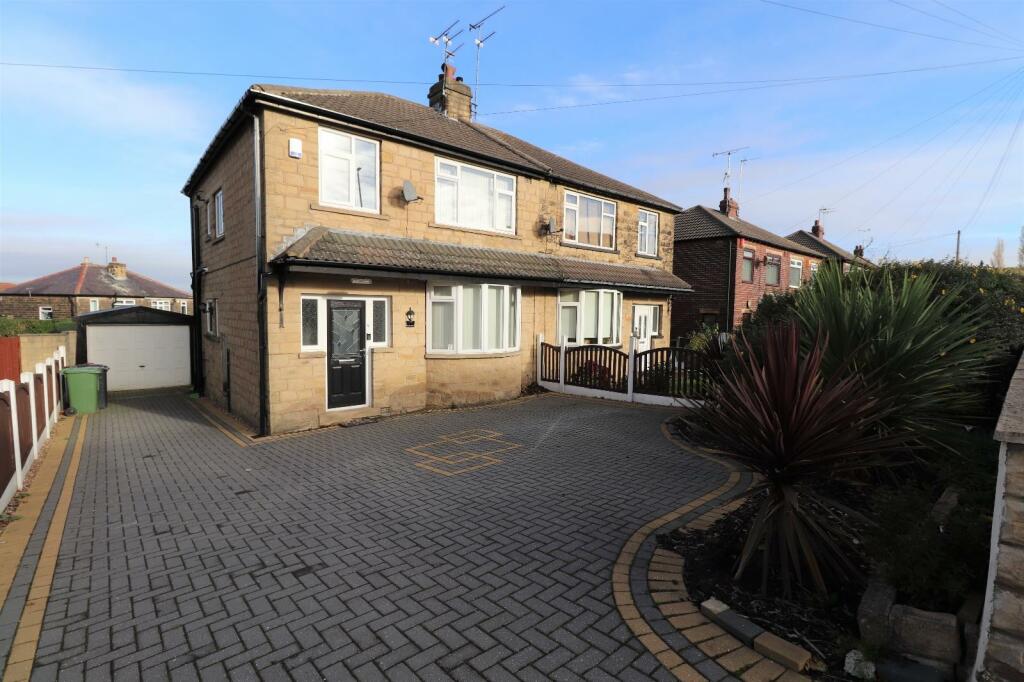 3 bedroom semi-detached house for rent in Cemetery Road, Pudsey, West Yorkshire, UK, LS28