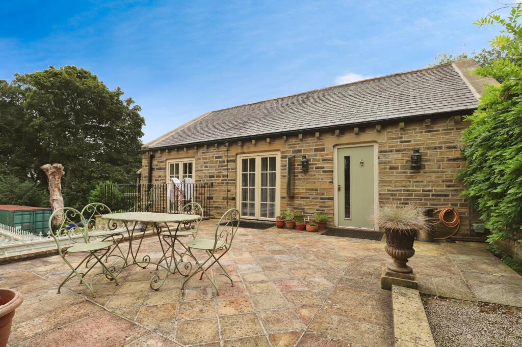 Main image of property: Garden Cottage, Calverley Lane, Calverley, Pudsey, West Yorkshire, LS28
