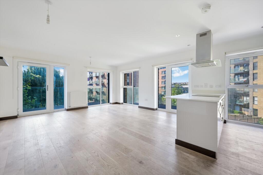 2 bedroom flat for rent in Dartford, Kent, DA1