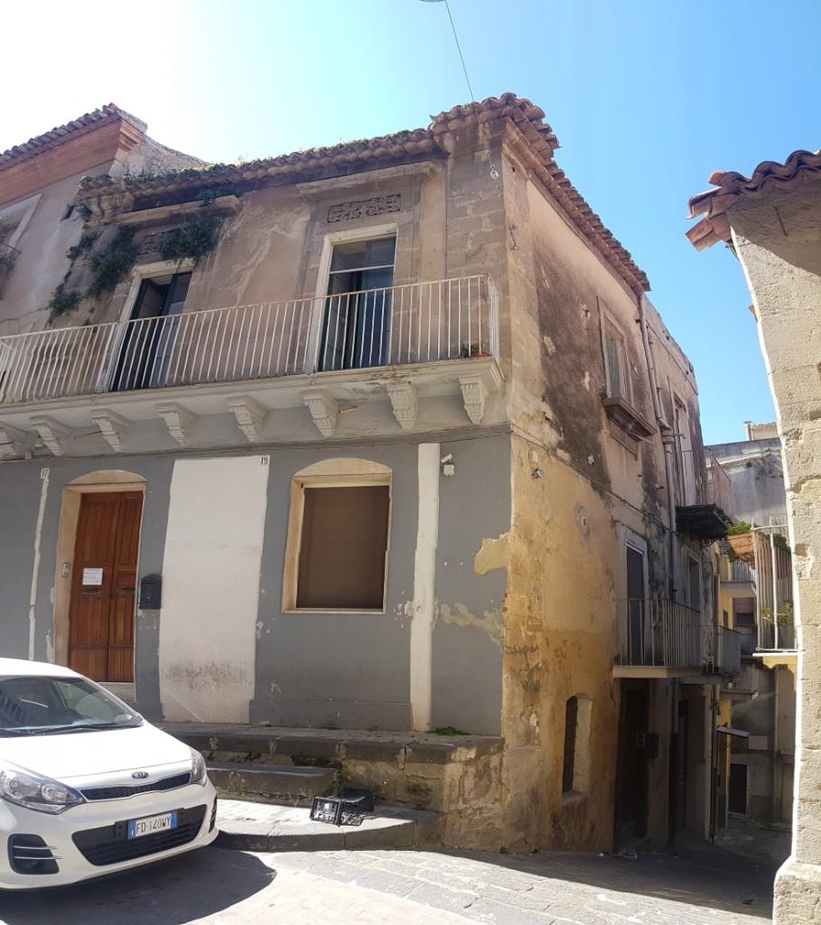 8 bedroom house for sale in Mineo, Catania, Sicily, Italy