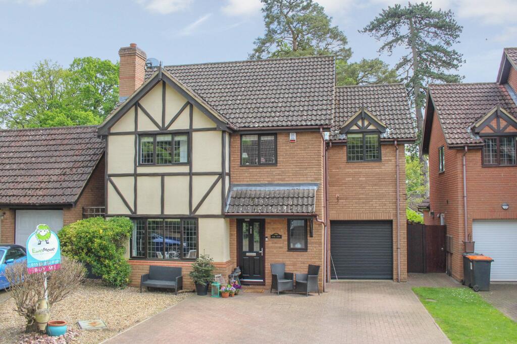 4 bedroom detached house for sale in Oxendon Court, Taylors Ride