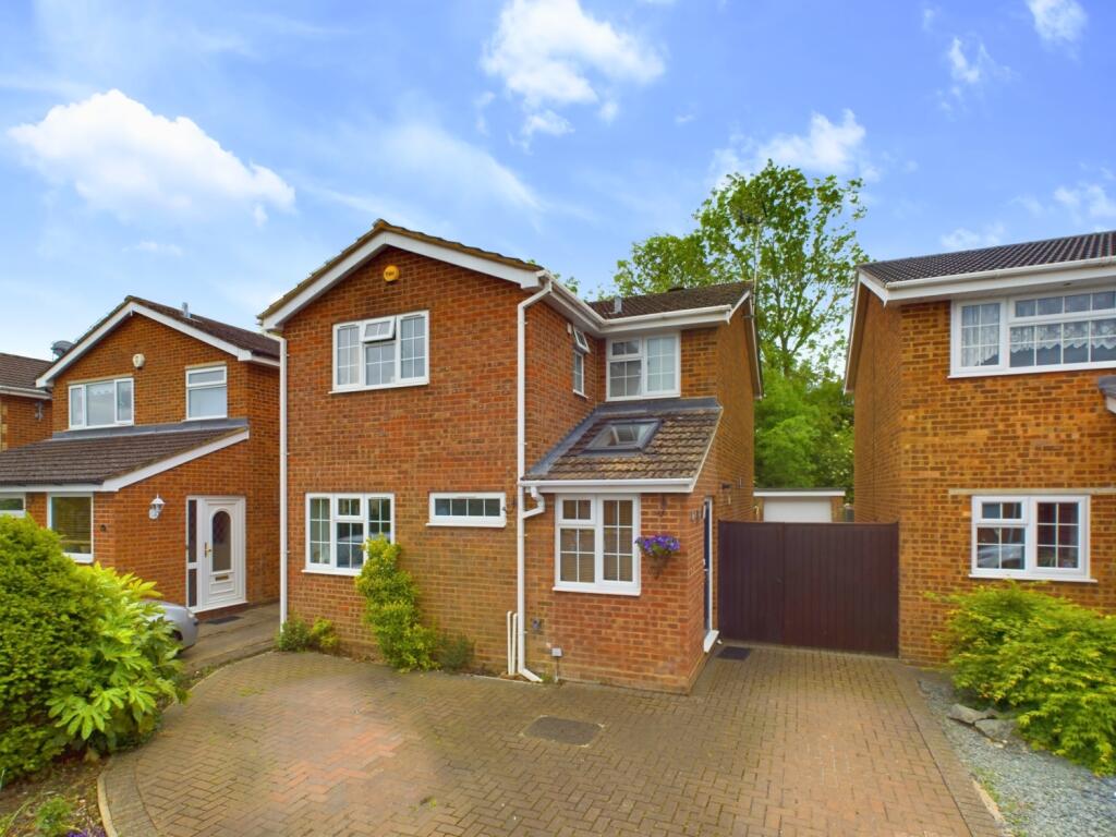 3 bedroom detached house for sale in Camberton Road, Linslade, LU7 2UP, LU7