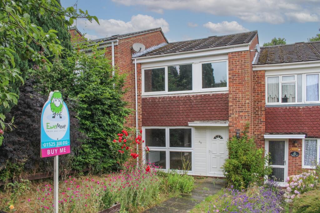 3 bedroom terraced house for sale in Knaves Hill, Linslade, LU7 2SE, LU7