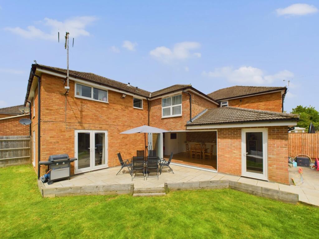 4 bedroom terraced house for sale in Bideford Green, Linslade, LU7