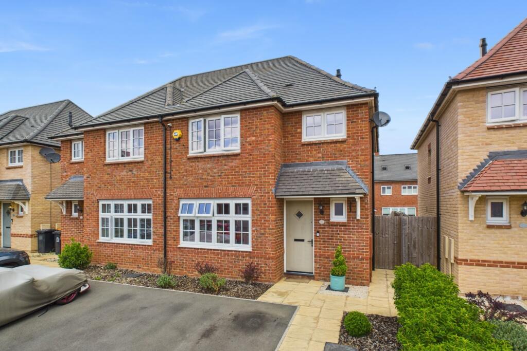 Main image of property: Shackleton Grove, Leighton Buzzard, LU7