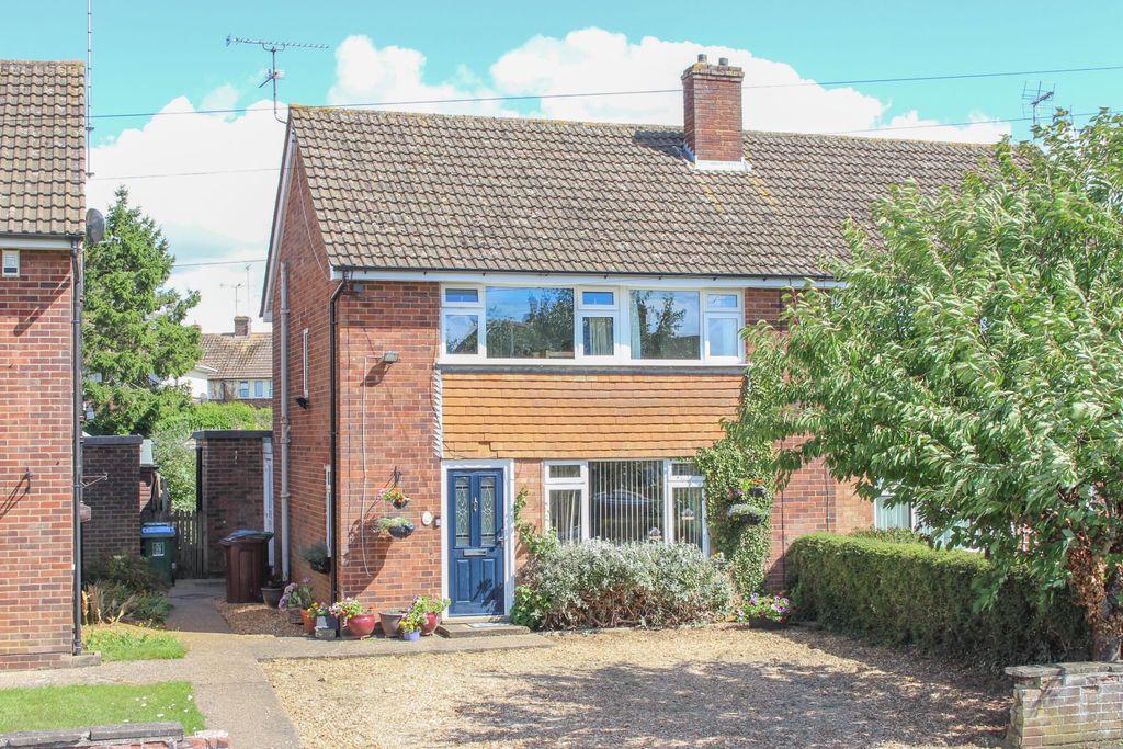 3 bedroom semidetached house for sale in Wantage Crescent, Leighton