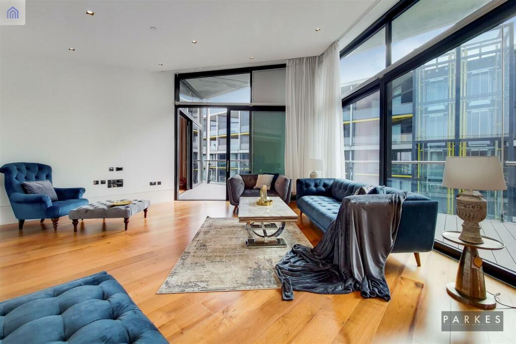 3 bedroom apartment for sale in Riverlight Quay, Nine Elms, London, SW11