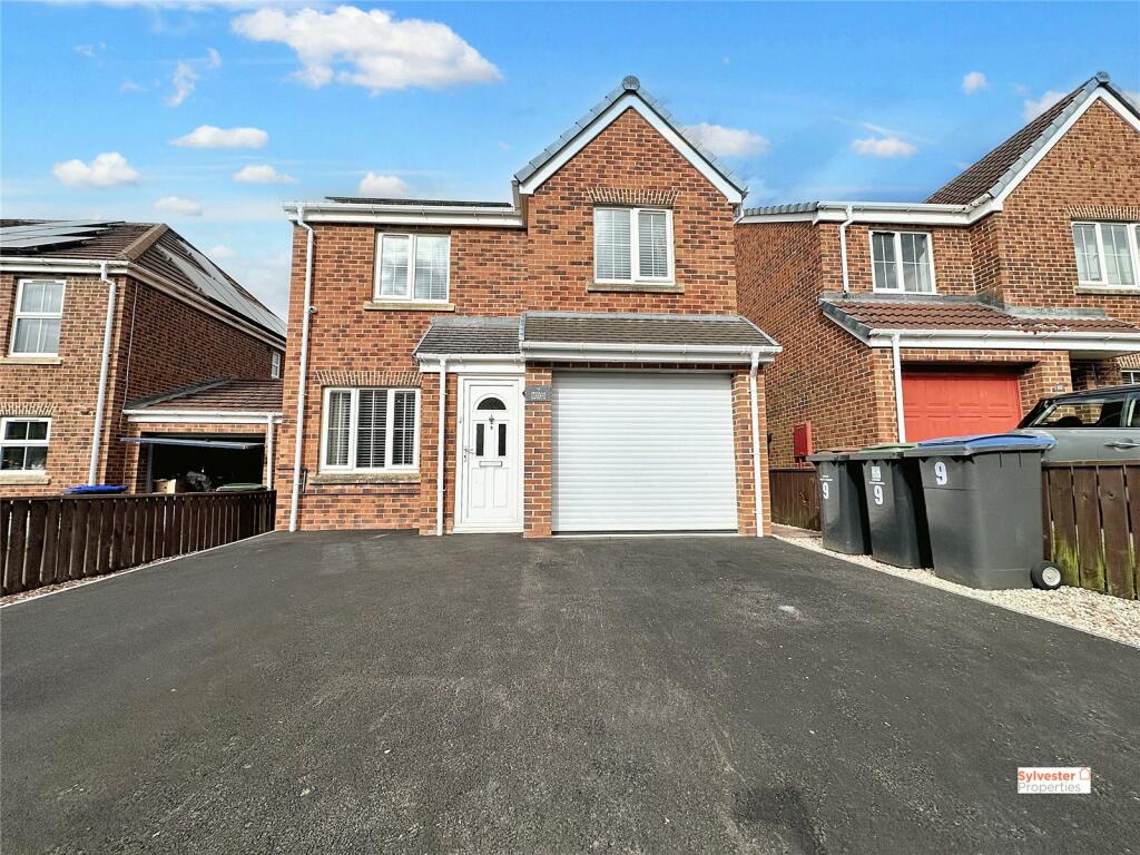 3 bedroom detached house for sale in Hexham Gardens, Moorside, Consett