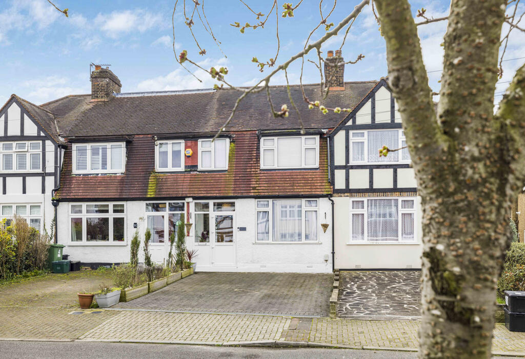 3 bedroom terraced house for sale in Aviemore Way, Beckenham, Kent, BR3