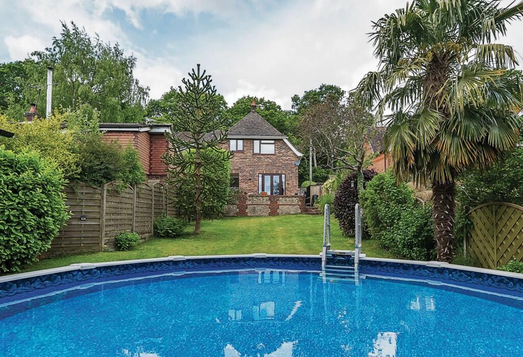 3 bedroom detached house for sale in Water Lane, Storrington, West