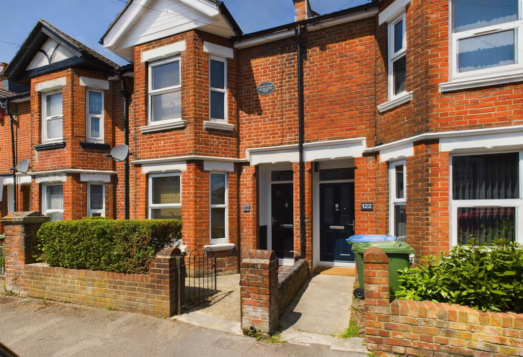 2 bedroom terraced house for sale in Malmesbury Road, Southampton