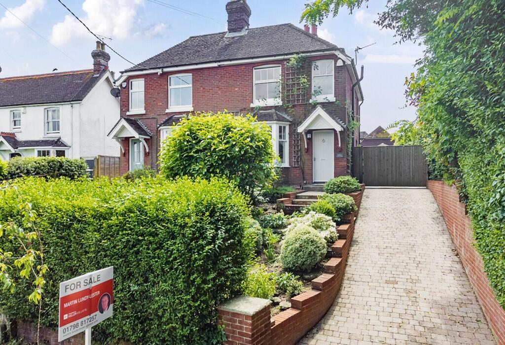 3 bedroom semidetached house for sale in Hill Farm Lane, Codmore Hill