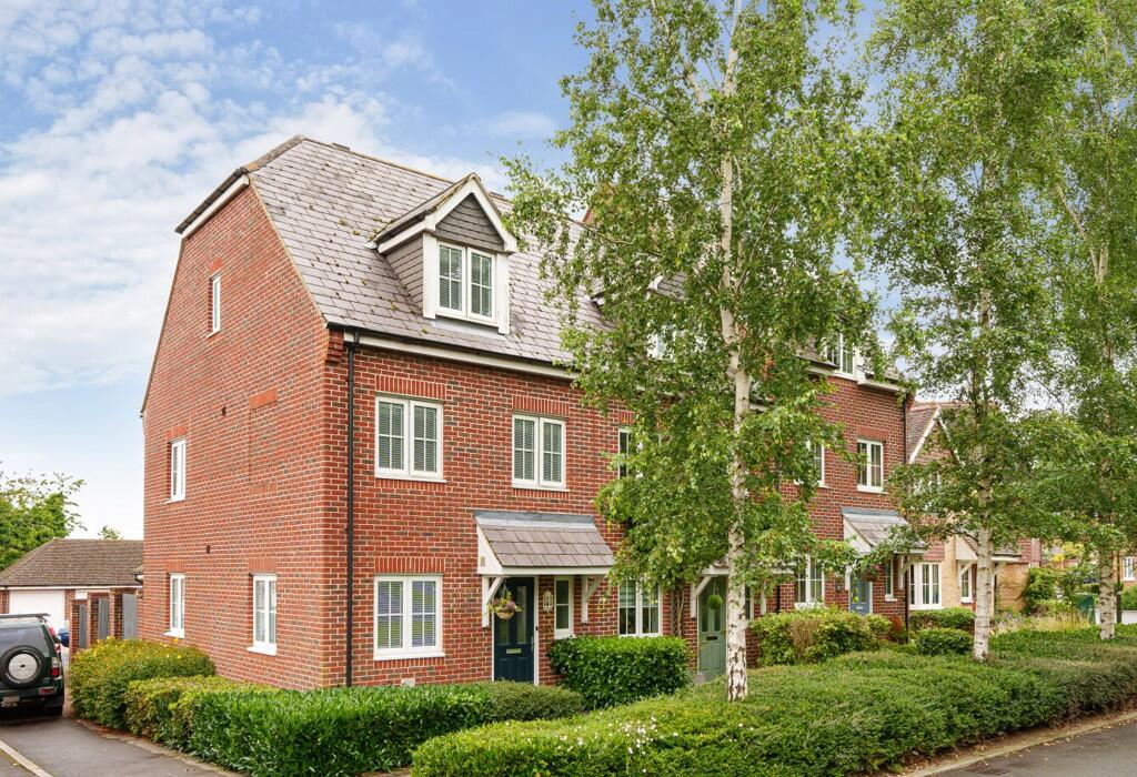 4 bedroom end of terrace house for sale in Toronto Road, Petworth, West