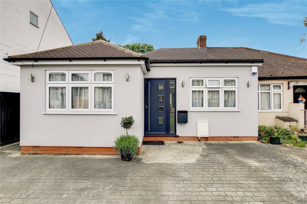 3 bedroom bungalow for sale in Corbylands Road, Sidcup, Kent, DA15