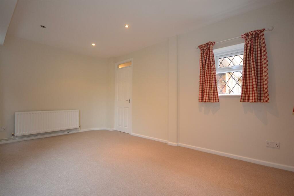 Additional property image - Pie Corner, Flamstead