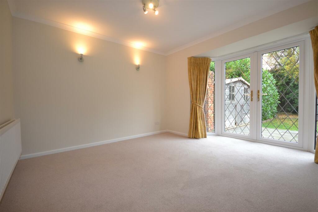 Additional property image - Pie Corner, Flamstead