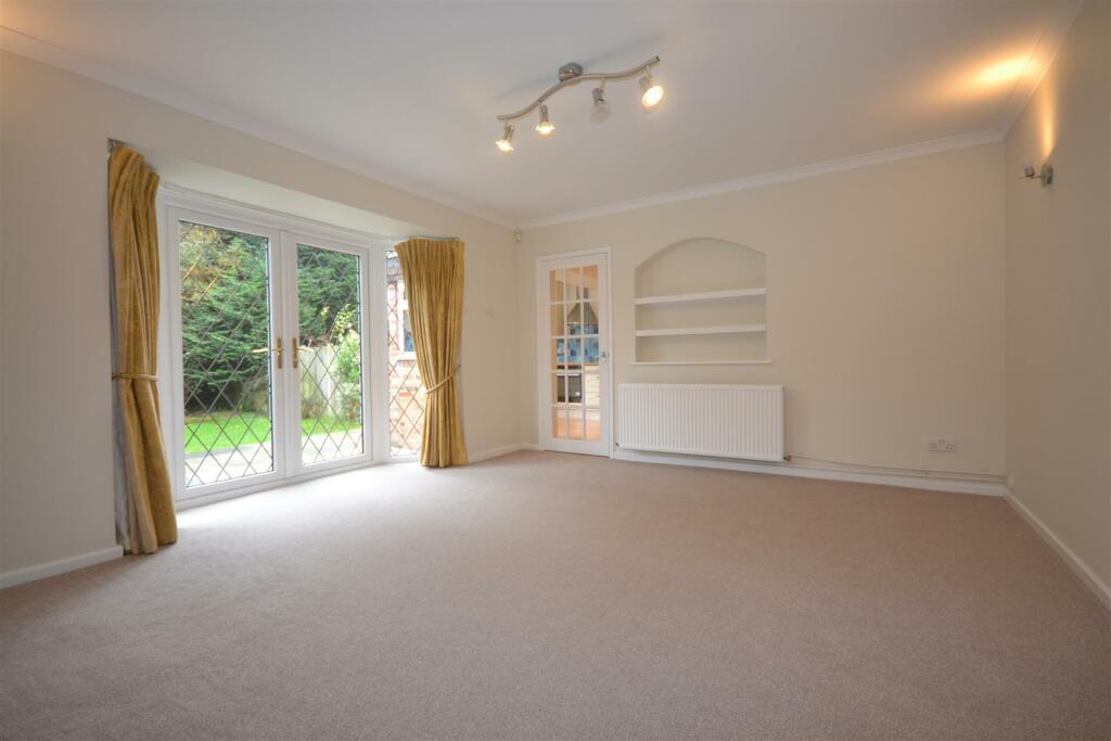 Additional property image - Pie Corner, Flamstead