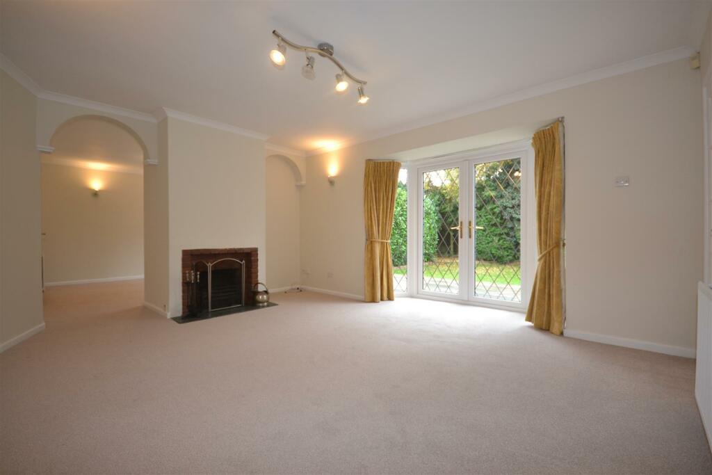 Additional property image - Pie Corner, Flamstead
