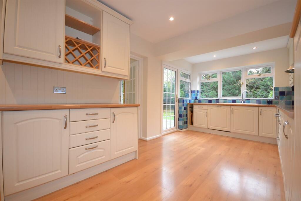 Additional property image - Pie Corner, Flamstead