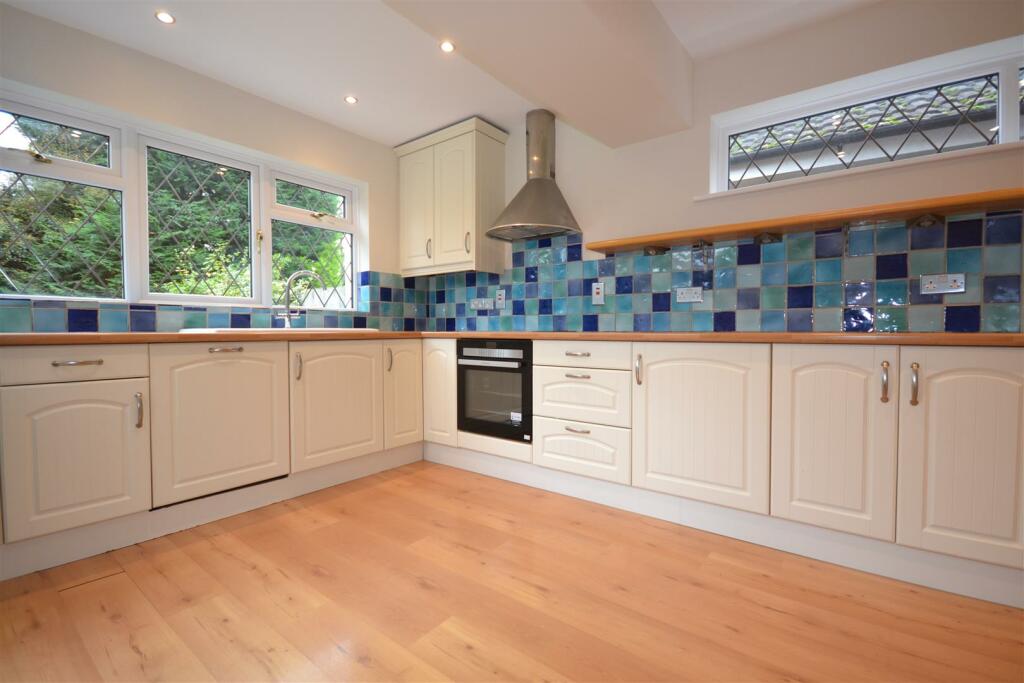 Additional property image - Pie Corner, Flamstead
