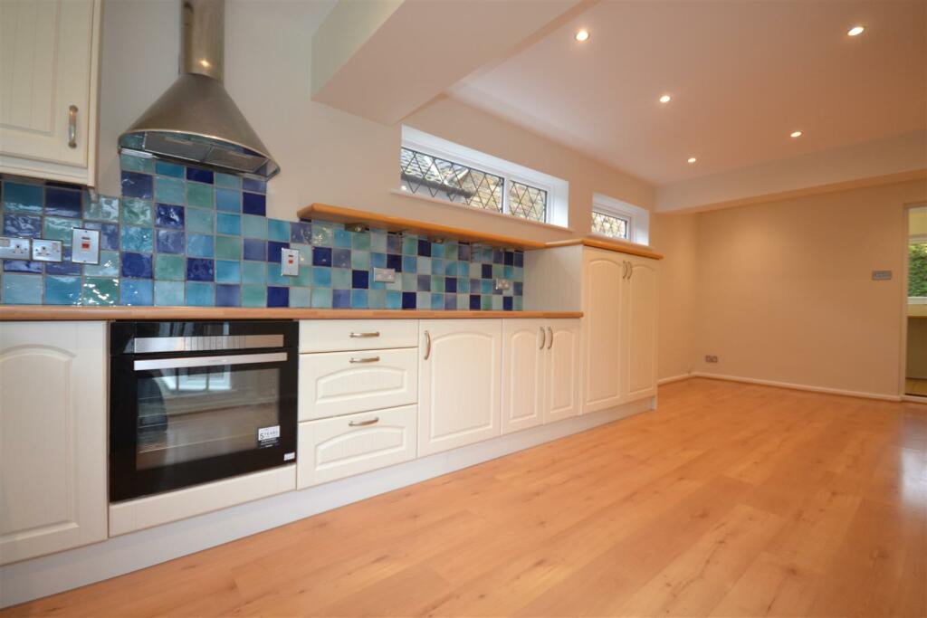 Additional property image - Pie Corner, Flamstead