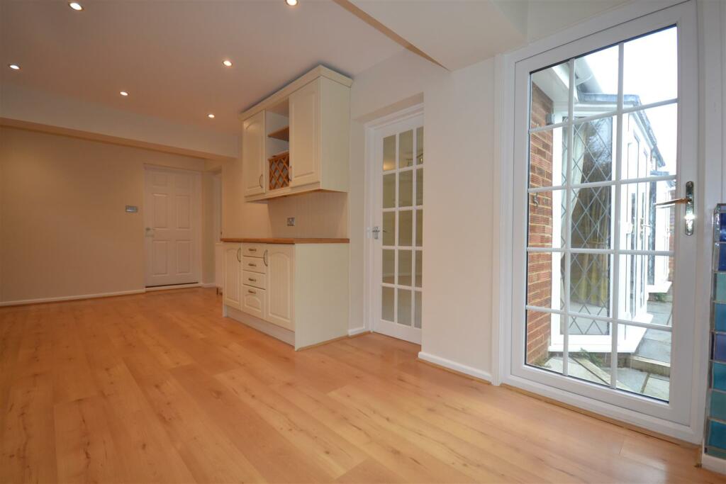 Additional property image - Pie Corner, Flamstead