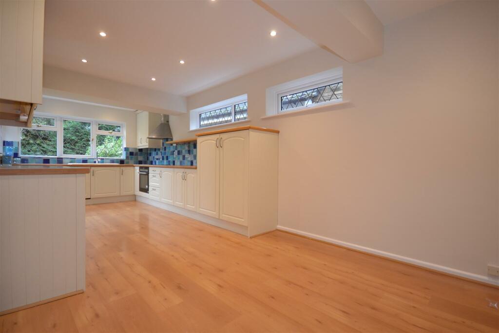 Additional property image - Pie Corner, Flamstead