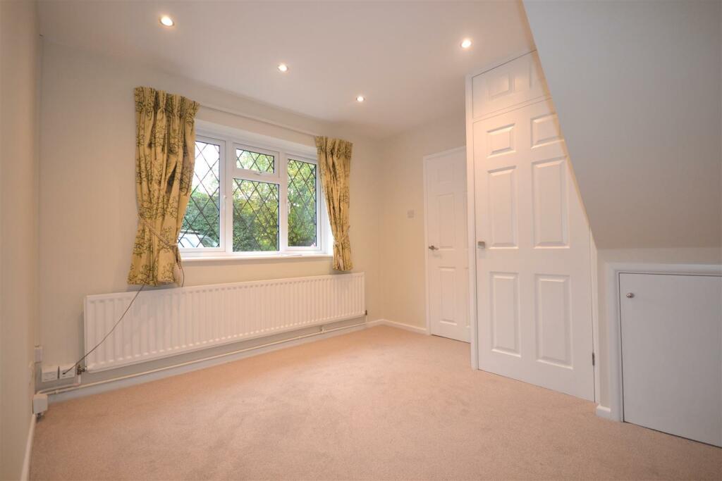 Additional property image - Pie Corner, Flamstead