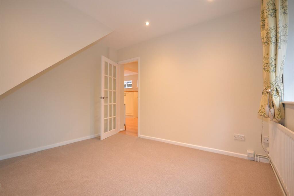 Additional property image - Pie Corner, Flamstead