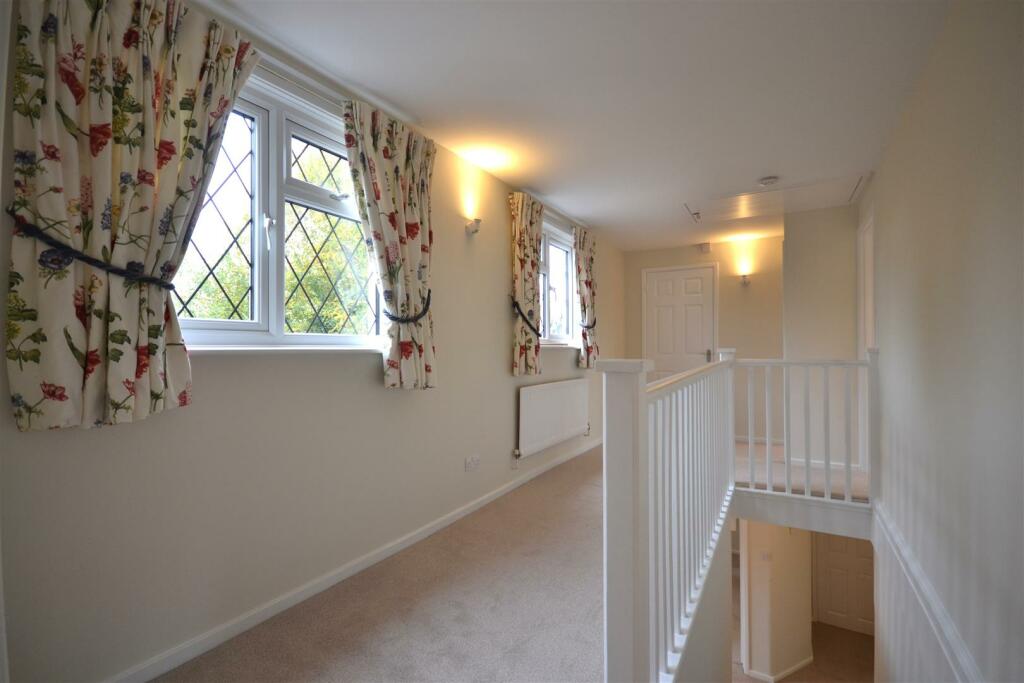 Additional property image - Pie Corner, Flamstead