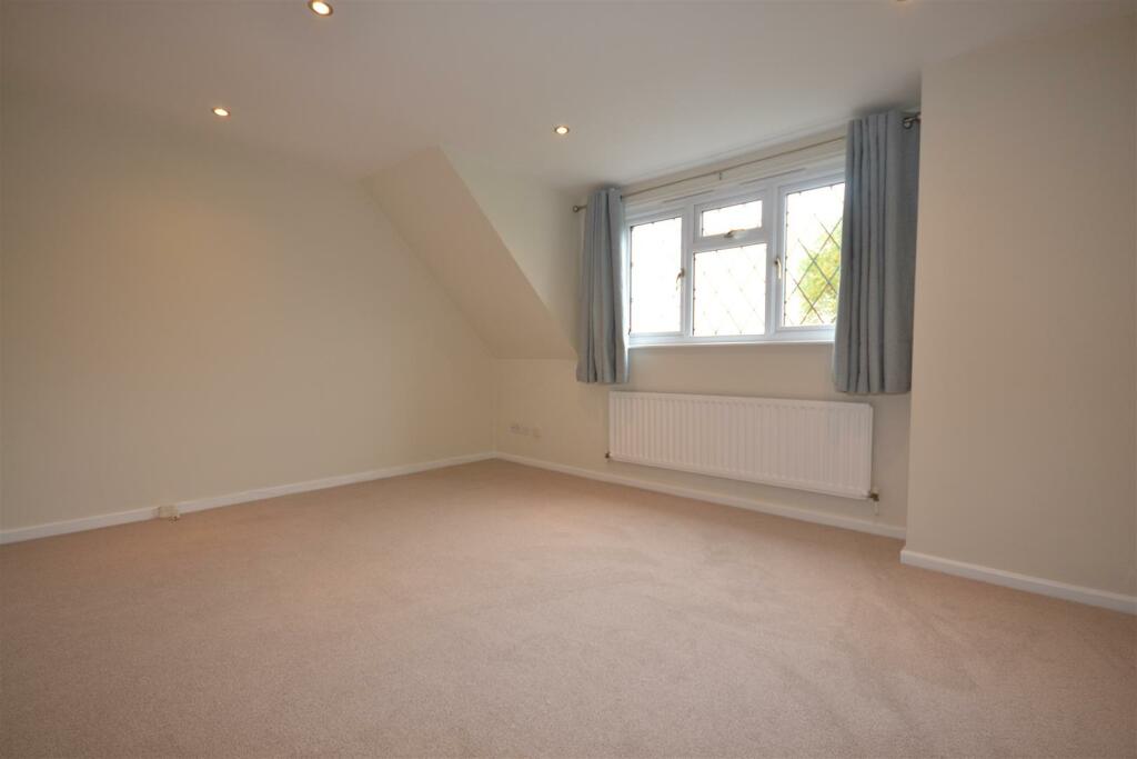 Additional property image - Pie Corner, Flamstead