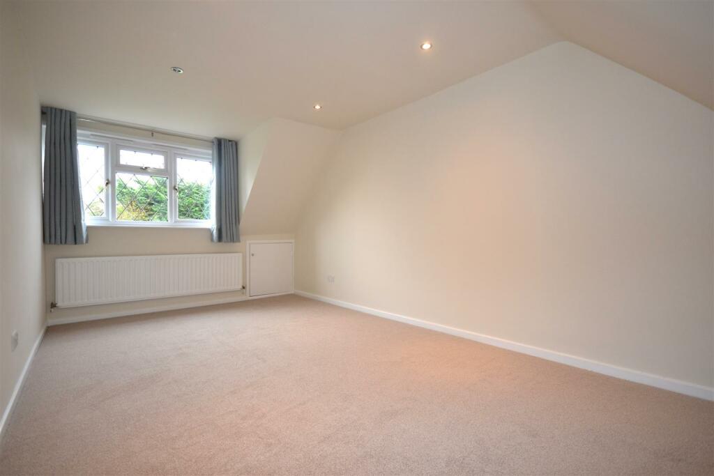 Additional property image - Pie Corner, Flamstead